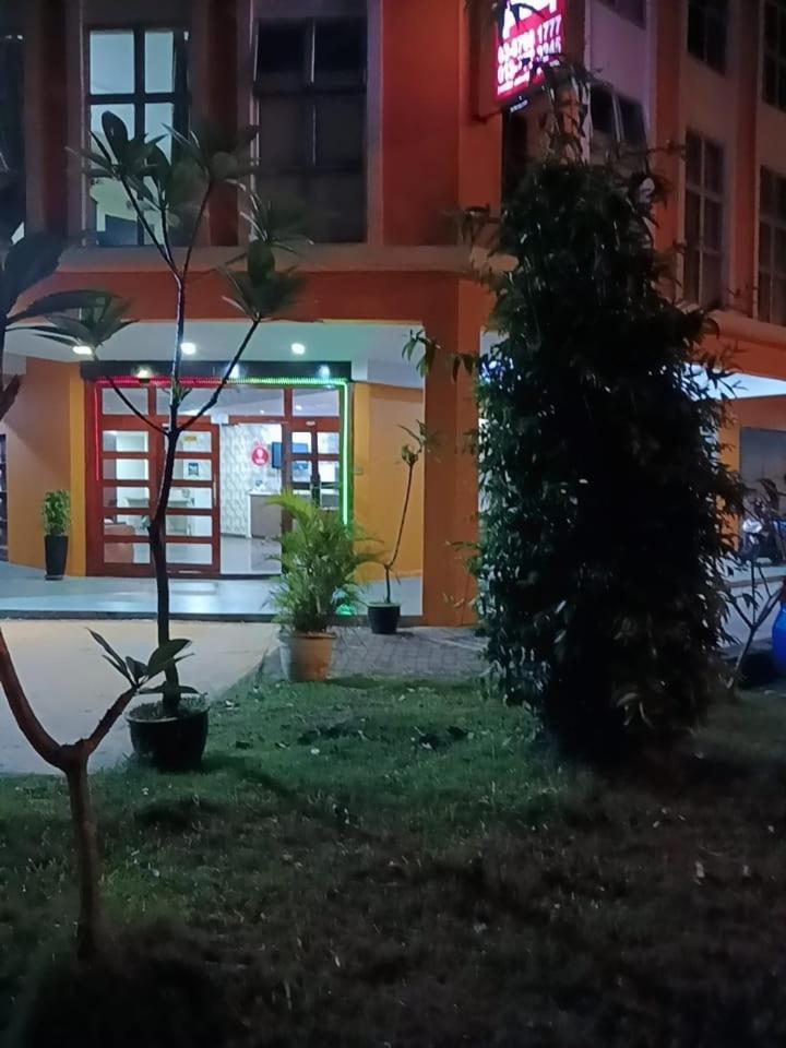 Jam Hotel Kota Warisan Sepang @ Erl Salak Tinggi, Klia 1-2 & F1 Buitenkant foto